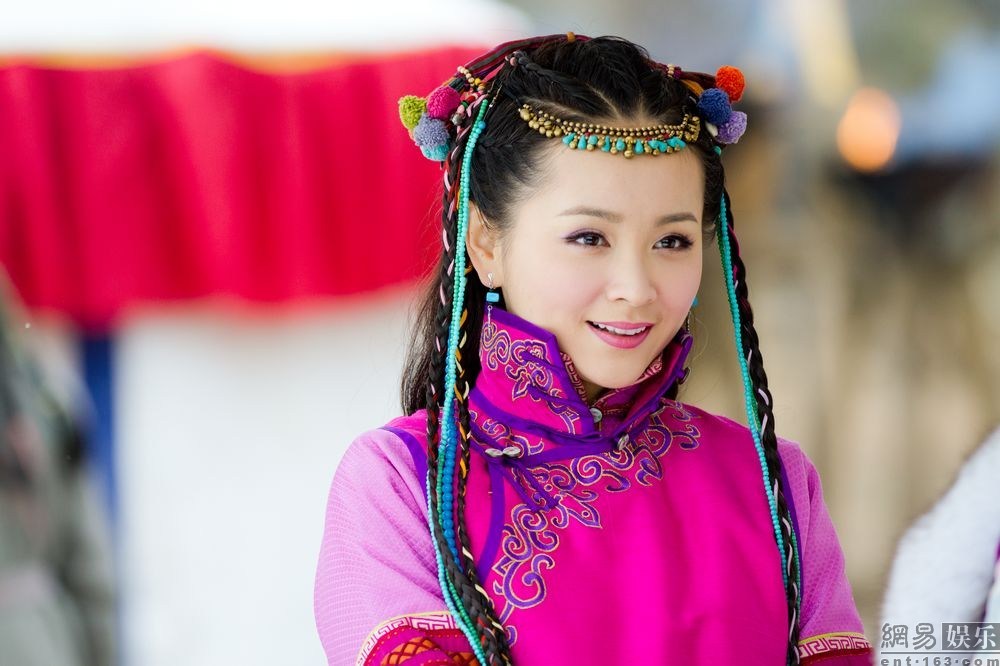  p>邓莎,1985年12月8日出生于湖南株洲,中国内地女演员.