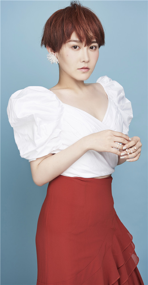 >戴潆萱(萱萱),1989年7月30日出生于辽宁省沈阳市,中国内地流行女歌手