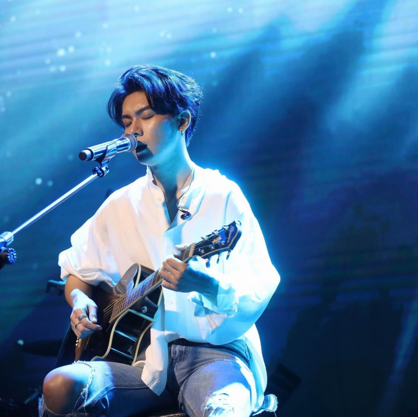  p>杨宇腾,1995年1月3日出生于日本名古屋, span class="ref" data