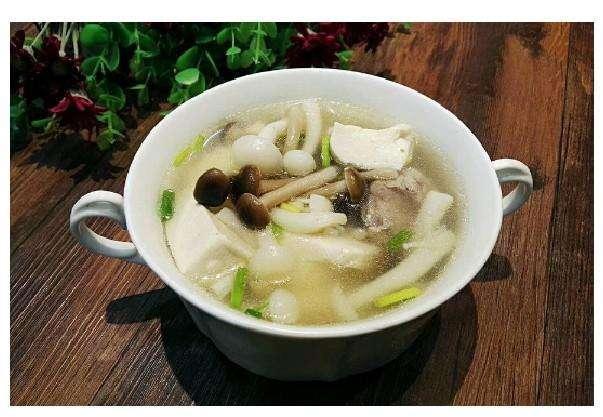 data-lemmaid="2098911">平菇 /a>,草菇,豆腐为原料制作的一道菜品