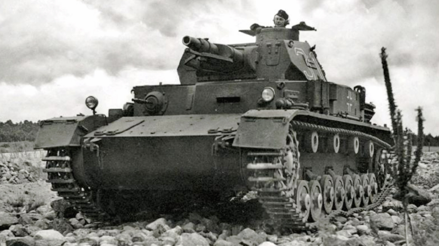 iv tanks,又译为:iv型坦克,4号坦克),是20世纪30至40年代中期德国研制