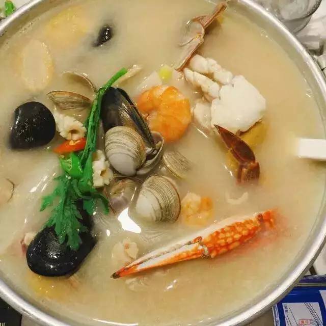 豆浆海鲜汤