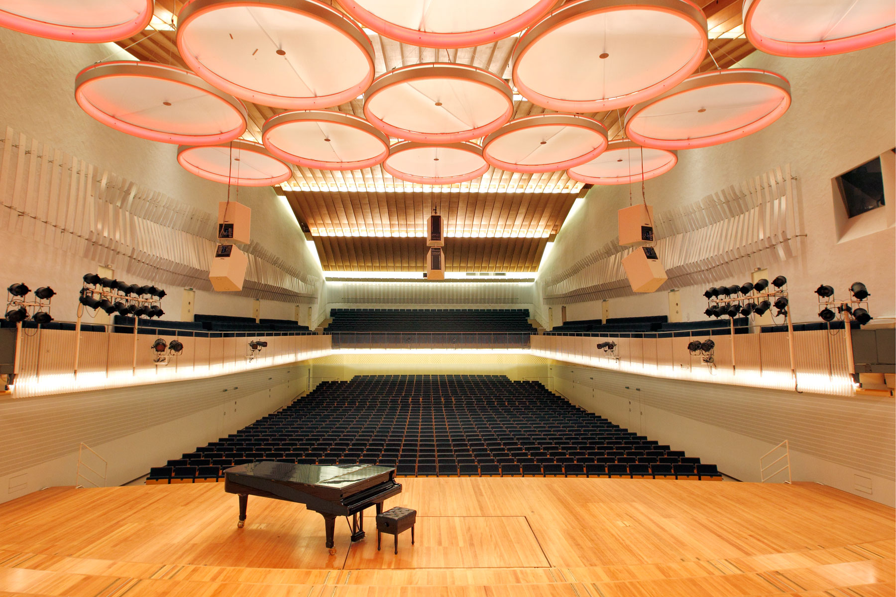  p>柏林艺术大学(德语:universit  t der künste berlin)位于 a href