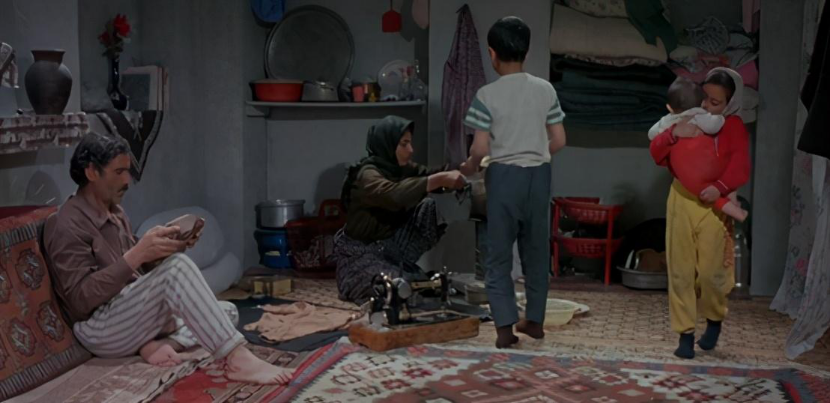 0 《小鞋子》,也叫《天堂的孩子》,是1997年伊朗拍的一部家庭戏剧电影