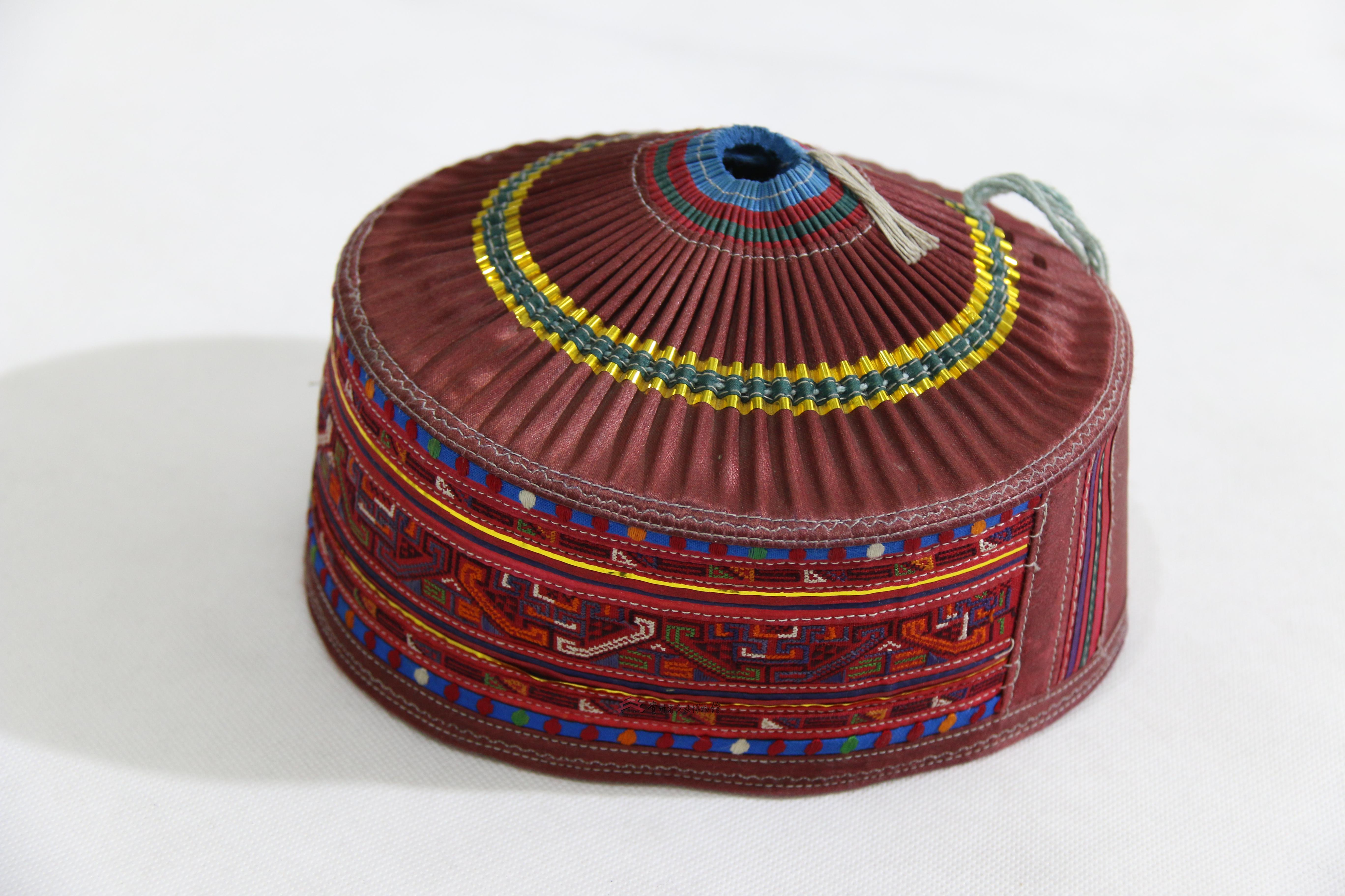 当代黄平苗族平顶褶花帽