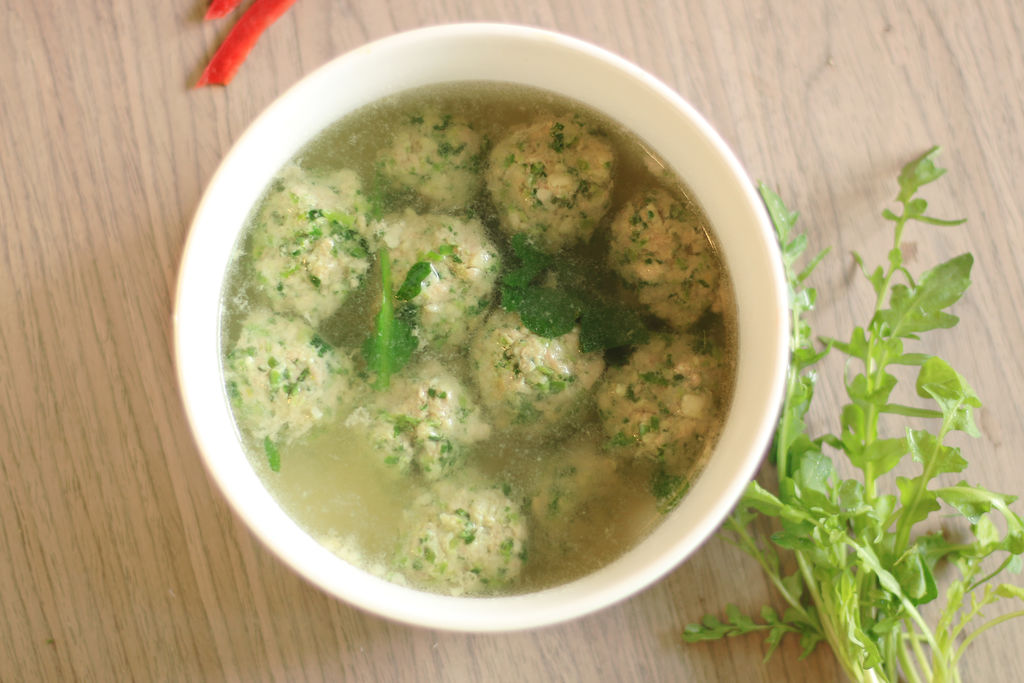 荠菜丸子豆腐汤