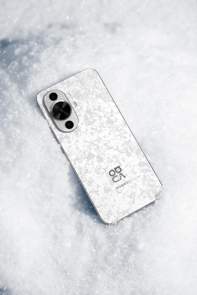 华为nova12活力版采用高通骁龙    778g 4g处理器,屏幕为6.