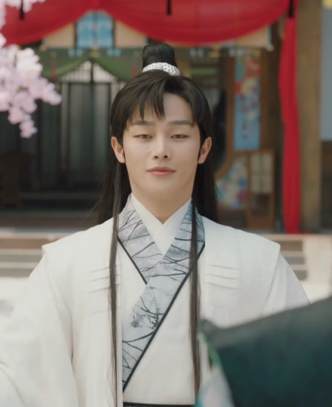 ="ttbyvptgewun">南澈,古装爱情剧《夜城赋》中的男配角,由苏宇航扮演