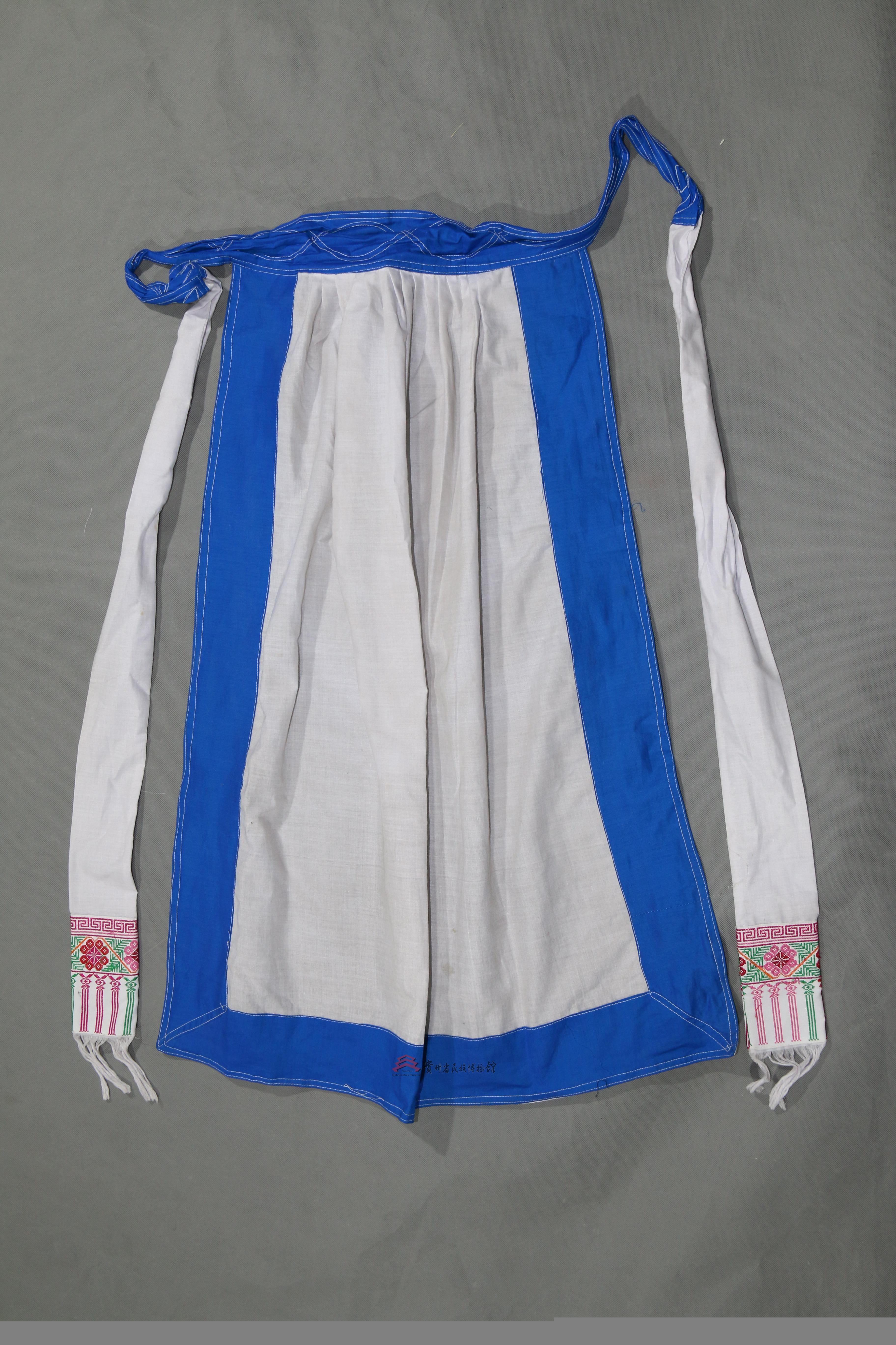 当代毕节彝族白布挑花围腰