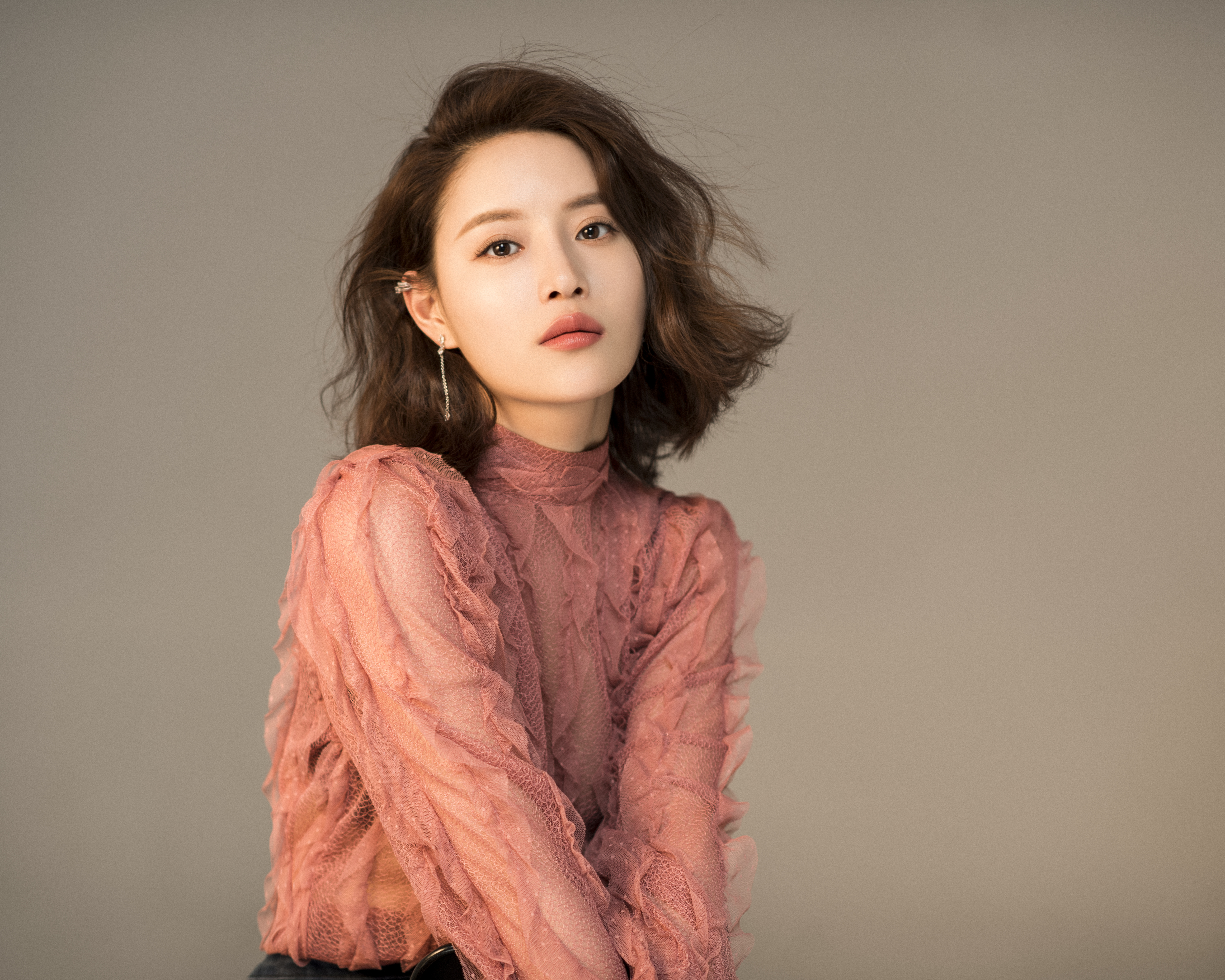 1993年 sup data-ctrid="2ufp8f5jhuz">1 /sup>11月10日出生于上海市