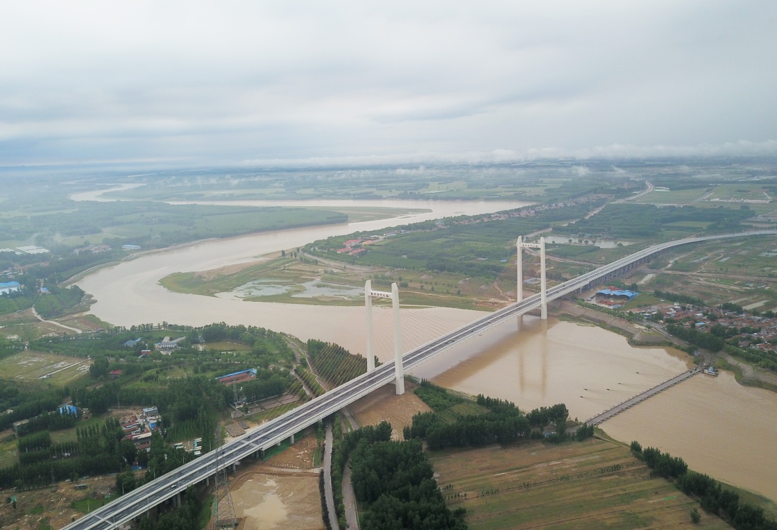 齐河黄河大桥(qihe yellow river bridge),是中国<a data