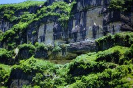 tfmrn">三层岩,位于 a target="_blank" href="/item/荣昌县/8291425"