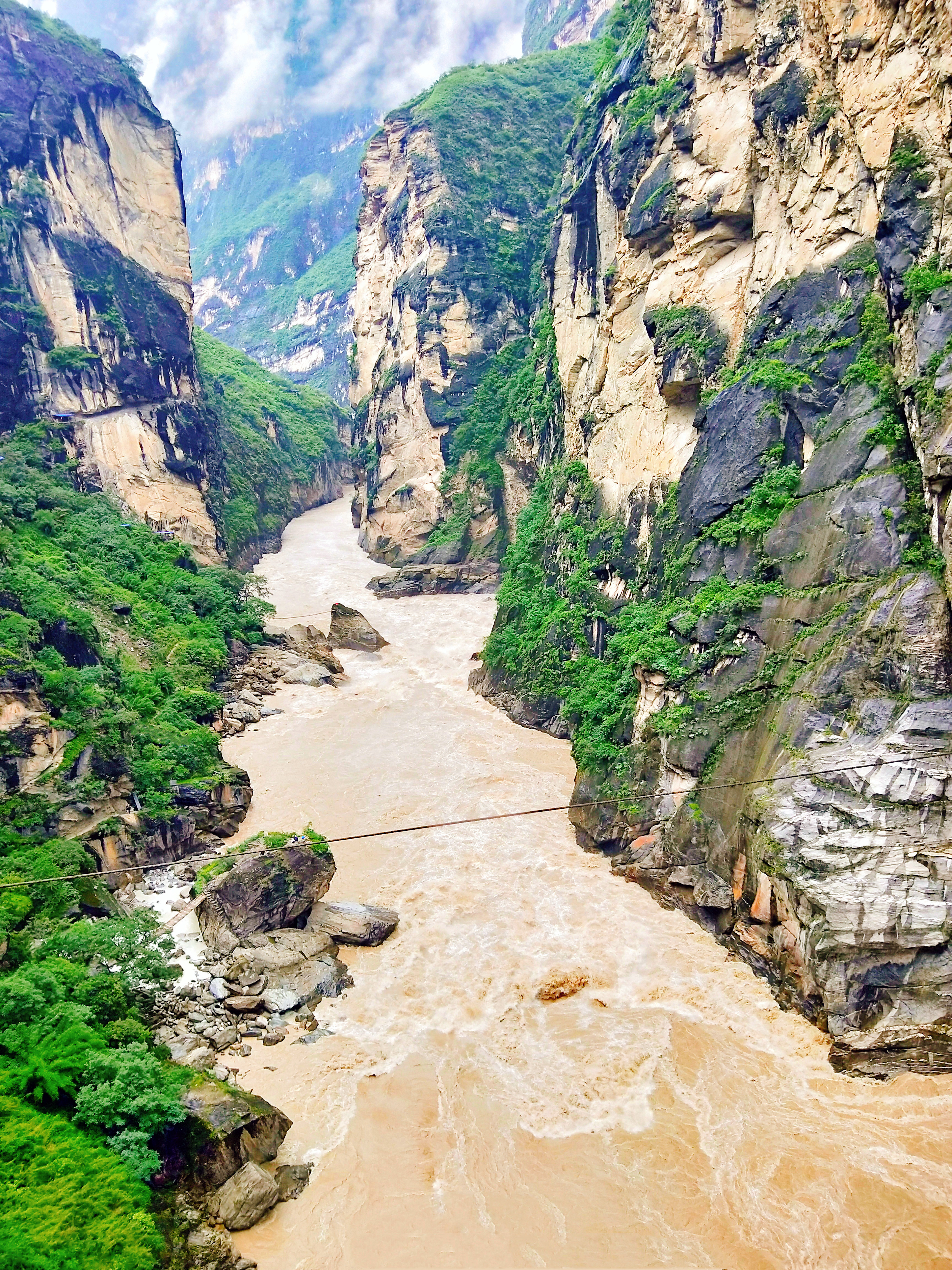 虎跳峡徒步路线