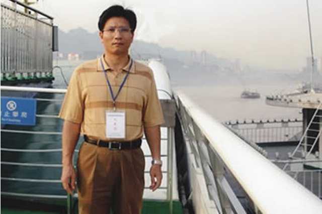  p> b>邓业成 /b> 男,1965年11月出生, a ta