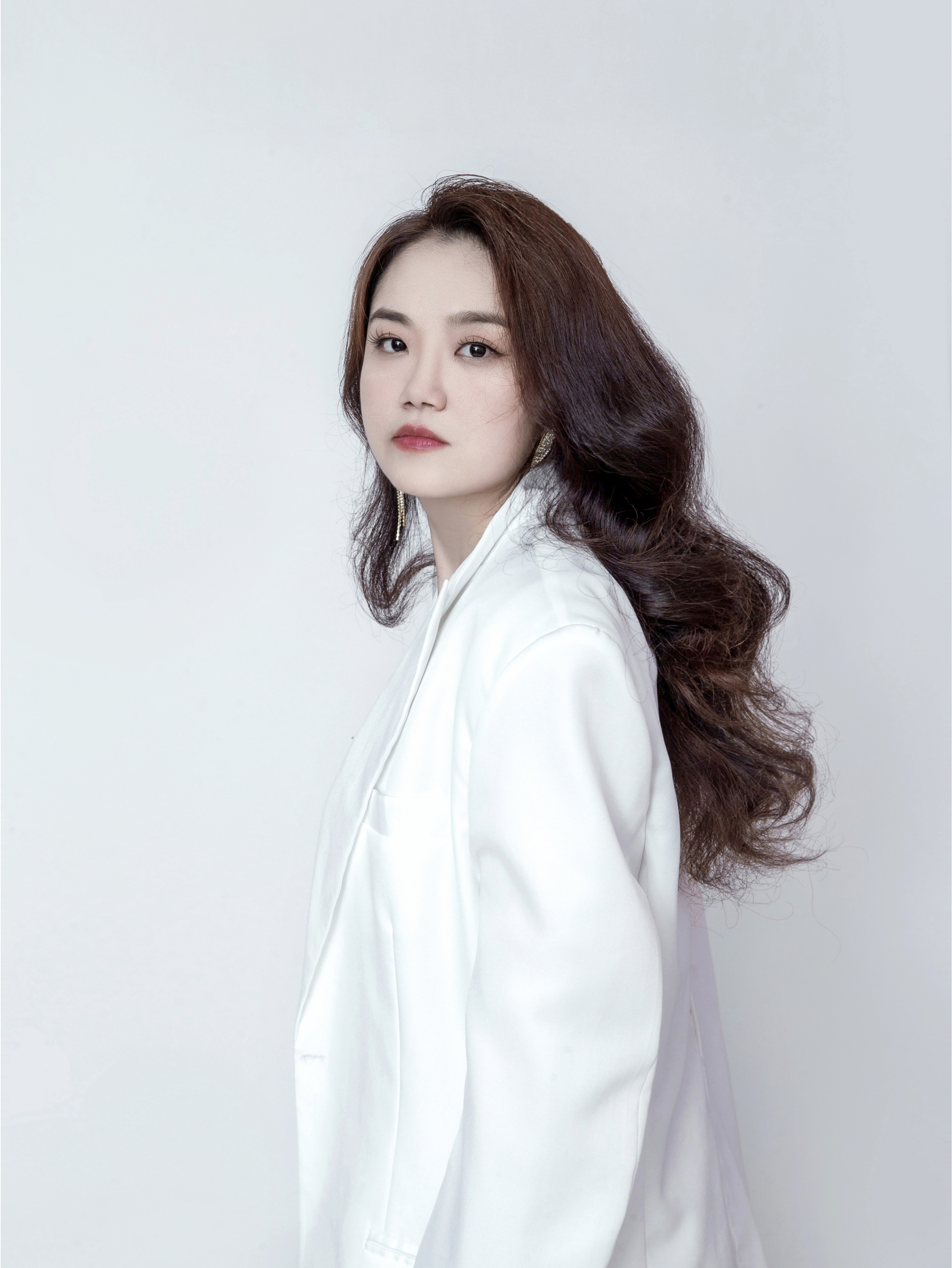 2012年1月在首届中国海南爱国拥军影视金曲大赛中荣获美声组一等奖.