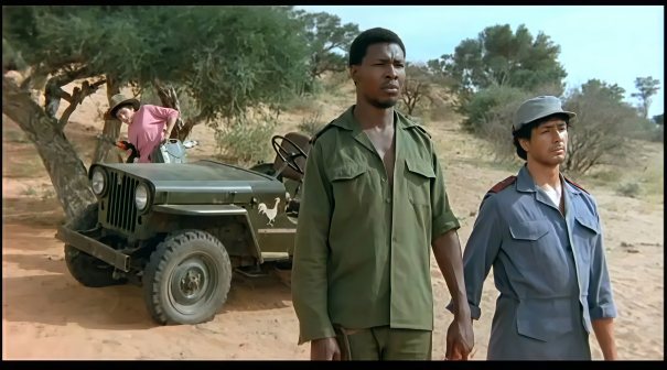 《上帝也疯狂2》剧照