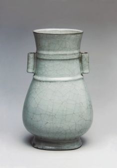 官窑青瓷贯耳壶