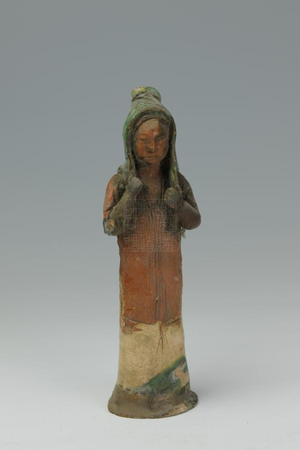 宋三彩陶女俑