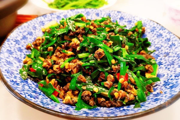 韭菜炒螺丝肉
