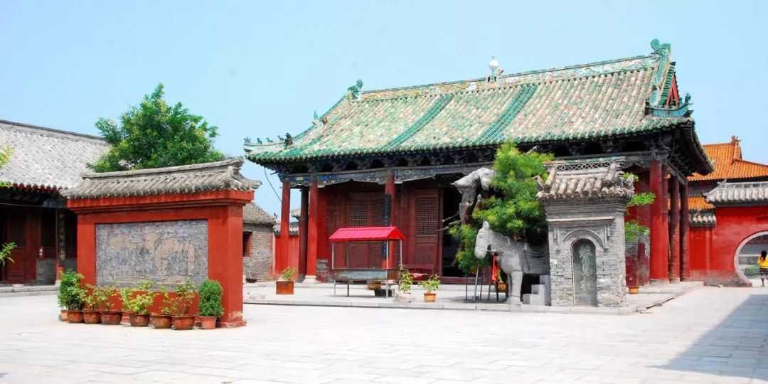  p>陈桥驿处封丘县的东南部,在黄河北岸,与七朝古都开封隔河相望,景区