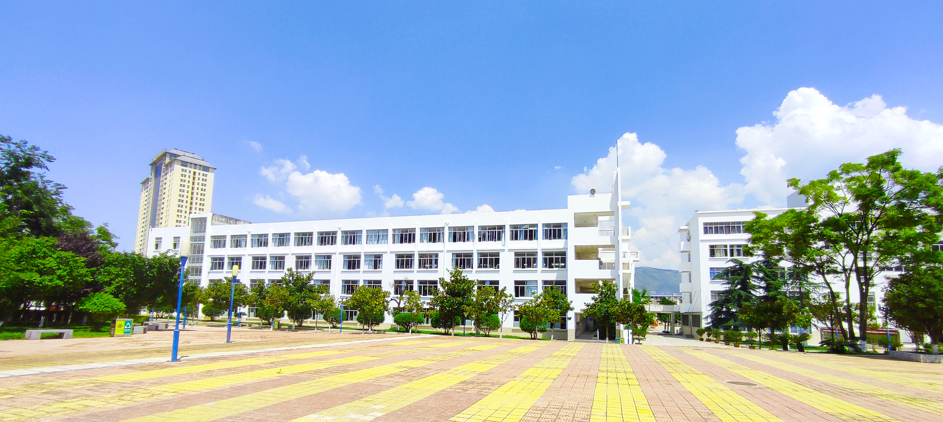 会泽县实验高级中学