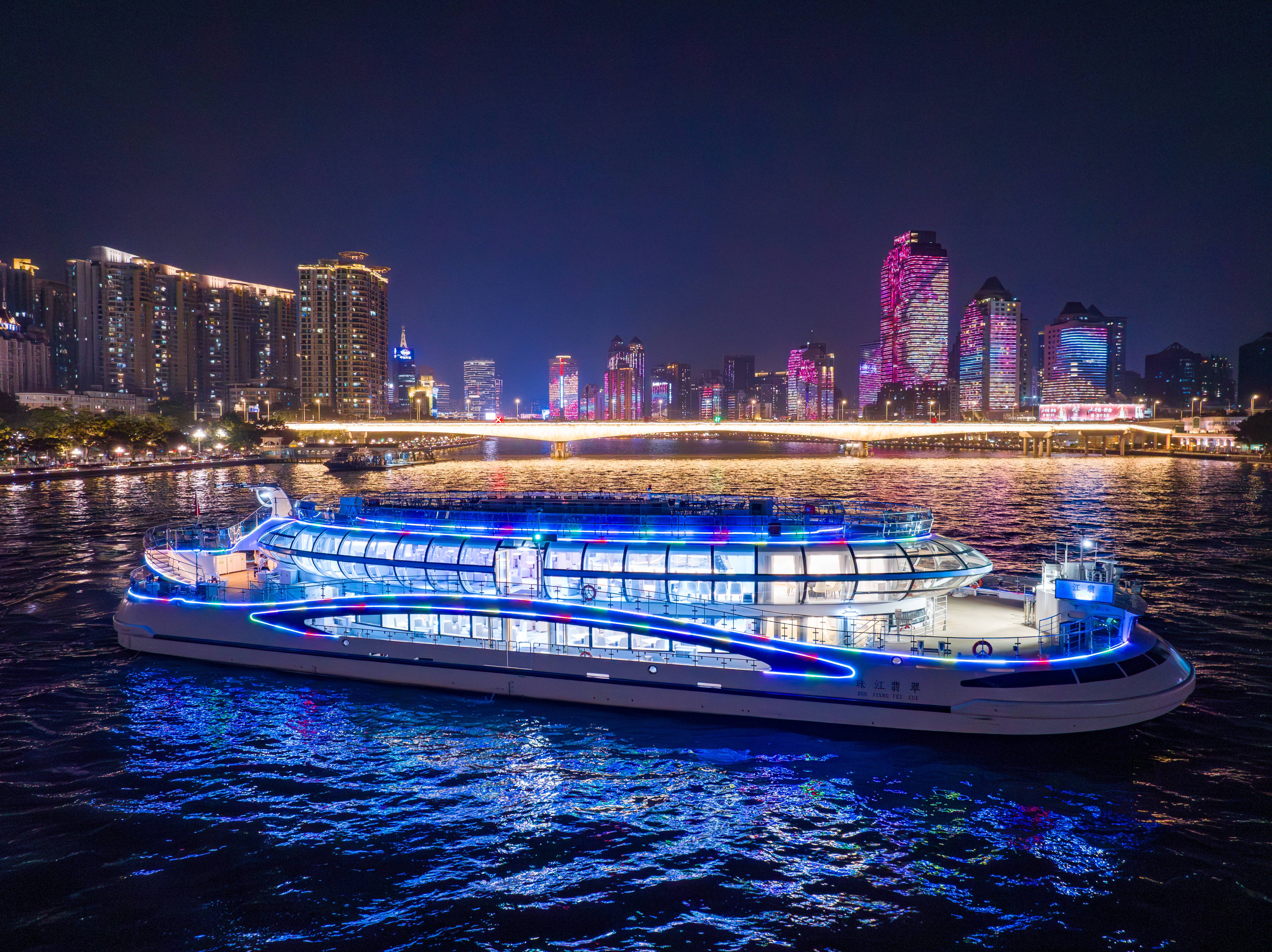 是广州珠江夜游最大的纯电动新能源豪华游船