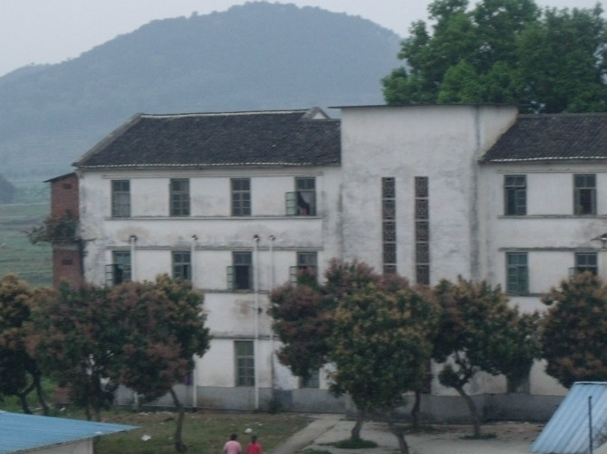 罗定罗平二中,前身是罗平公社林业中学,创办于1963年,校址罗平长岗坡