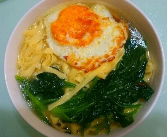  p>早晨,吃上一碗热气腾腾又丰富的面条,一天的好心情由此开始了.