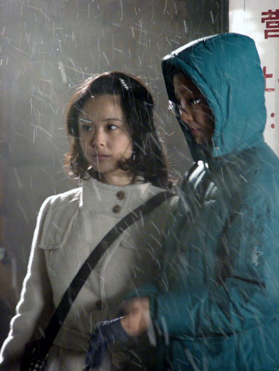 《大过年》是由深圳广电集团深广传媒有限公司出品的电视剧, a target