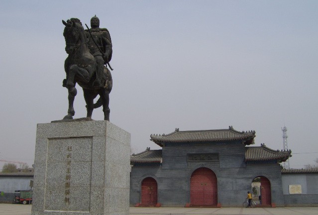  p>赵武灵王墓,  位于灵丘县新华西街西段,灵丘县名由此而来.