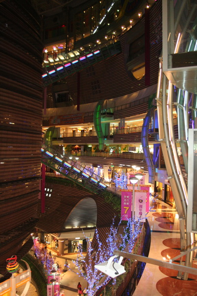  p>京华城是一座全新的国际级都心型观光休闲购物中心,2001年11月正式