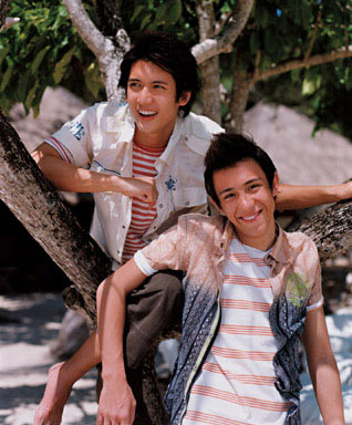 data-lemmaid="128775">香港 /a>男子歌唱组合,由 a target="_blank"