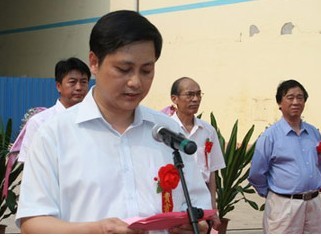  p>卢柳忠,男,1967年3月生,广西上林县人,现任 a href="#" data-lemma