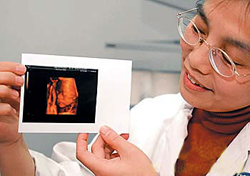 其实就是一种名为四维彩超的检查项目,与传统三维b超相比,四维彩超