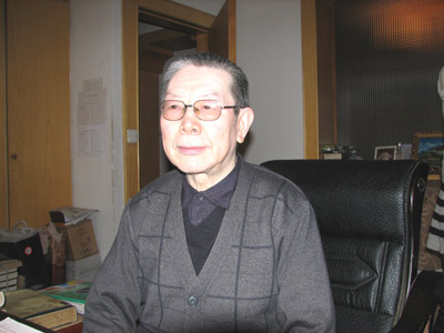  p>又名华瑞桑杰,教授,男,1931年出生,藏族,甘肃省天祝藏族自治县人