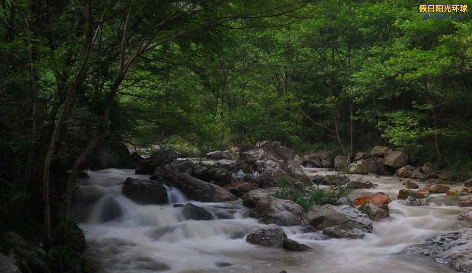  p>天柱深山景区流水汇流过宋家板桥后,称九井河,全长约6公里,海拔悬