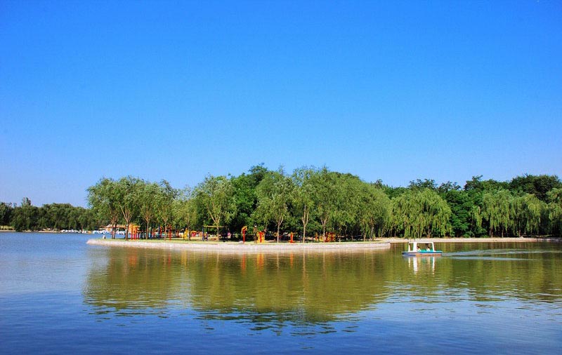  p>廊坊市自然公园是以野趣自然为主体的景观园林,位于广阳道与西昌路