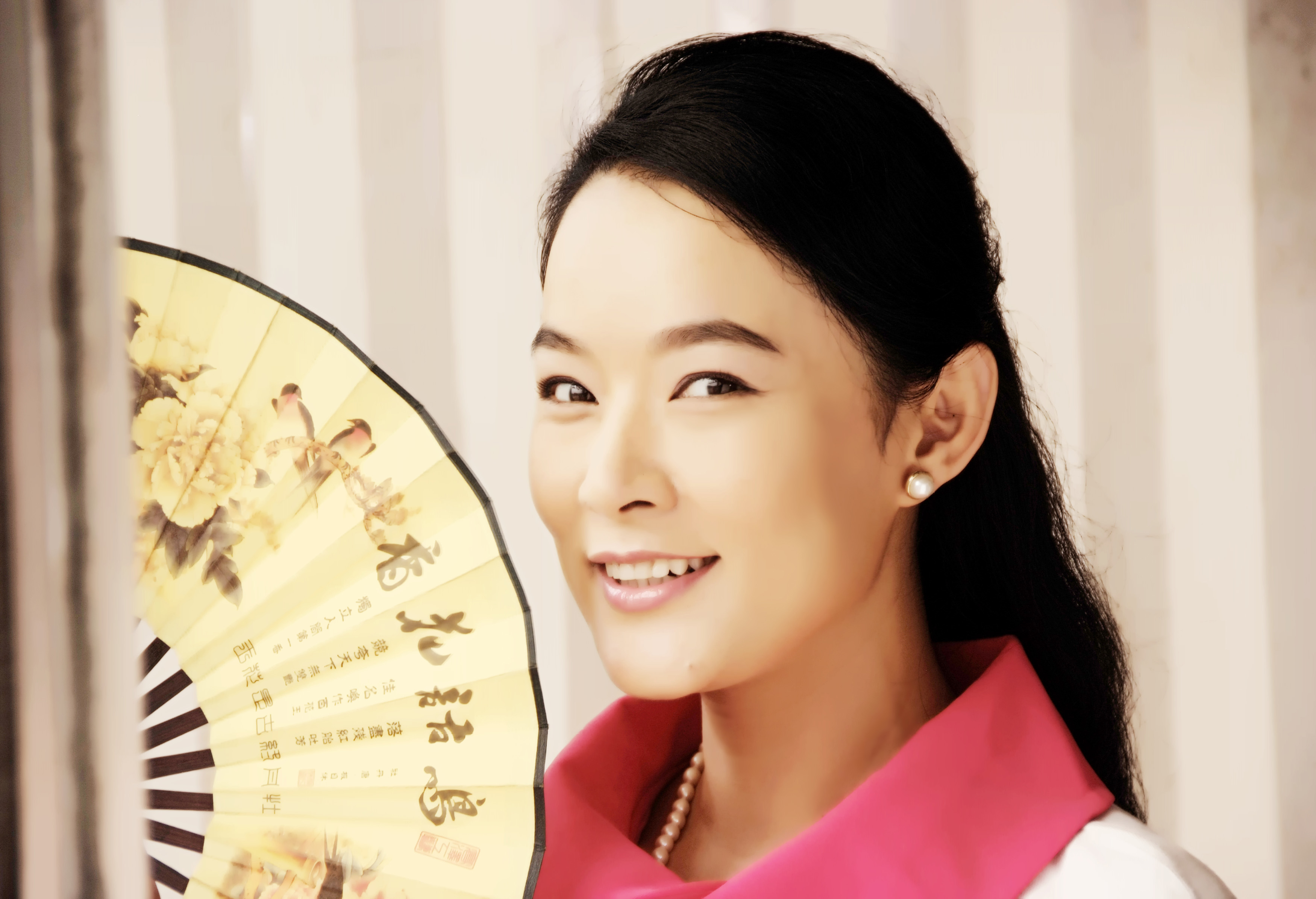 uz">张晶晶,出生于吉林省通化市,毕业于北京电影学院,中国内地女演员