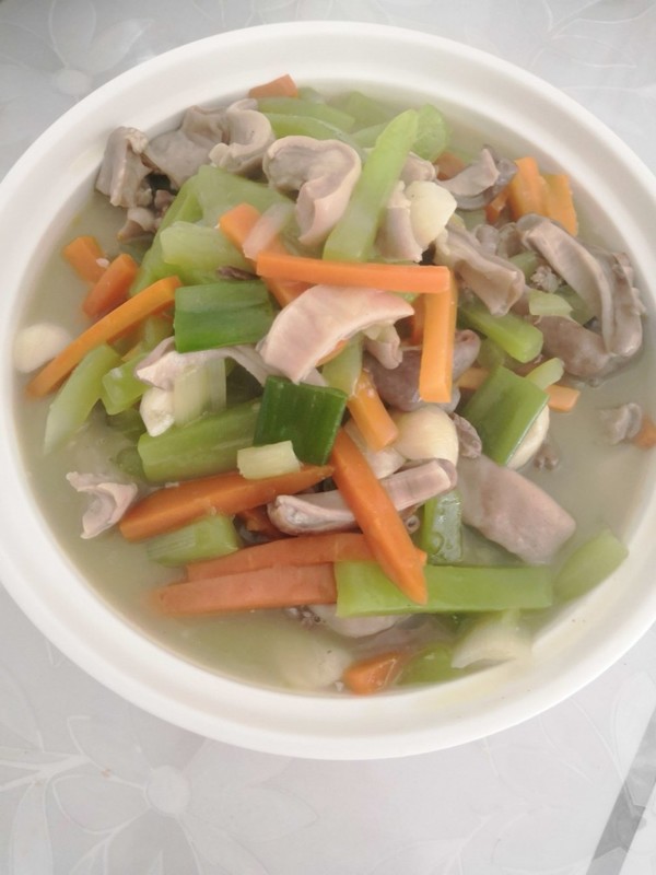  p>莴笋烧肚条是由莴笋等为主要食材做成的一道菜品,属于家常菜. /p>