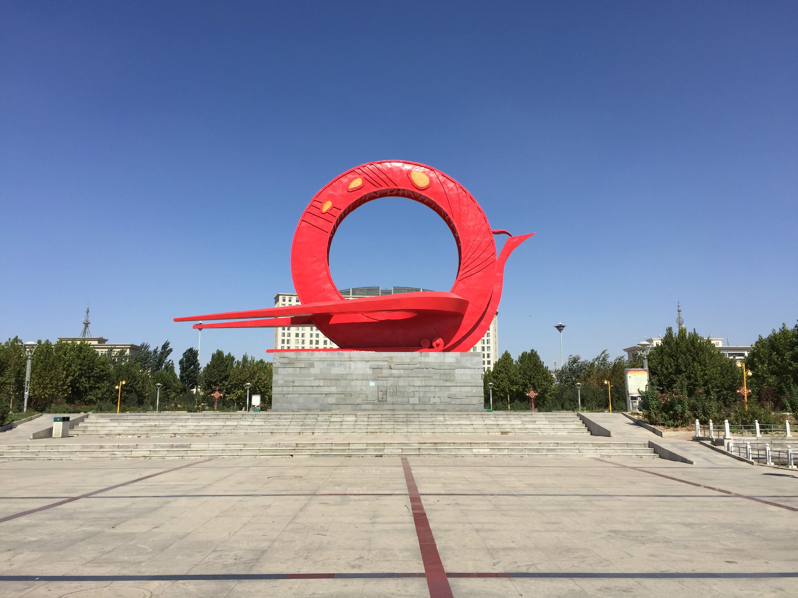  p>南宫汽车站原位于南宫市胜利大街126号,迁建后的新车站现位于南宫