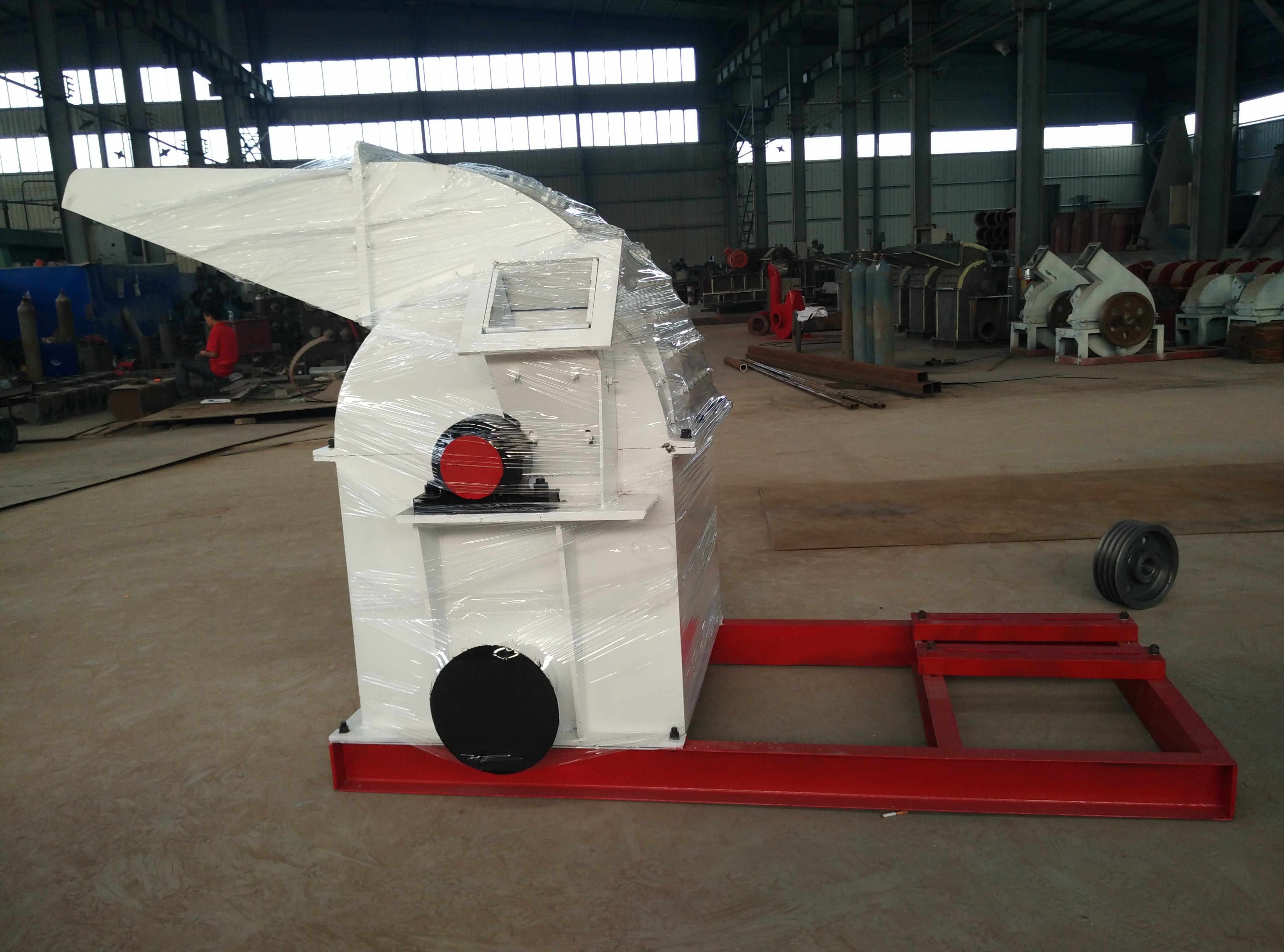  /b> /p> p data-id="gnbkbzarle">木材粉碎机是由机体,中机体,下机体