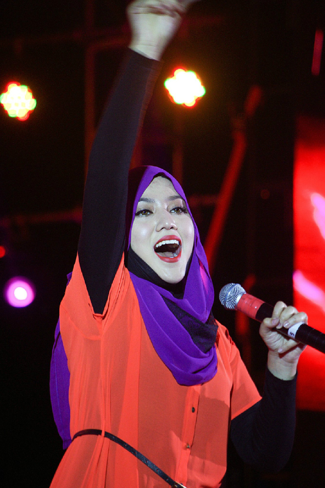  p>茜拉(英文名shila amzah,马来名nur shahila binti amir amzah )