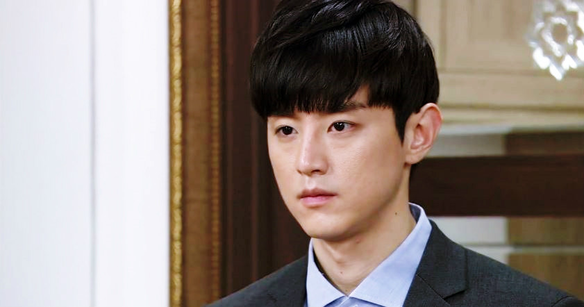 本名权世仁,2012年转入经纪公司saram entertainment时将名字改为权律