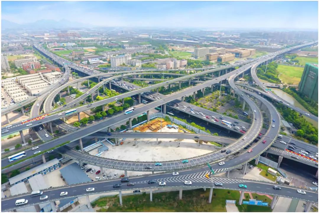  p>石德立交桥,浙江省杭州市东北部大型互通立交枢纽,位于杭州上城区