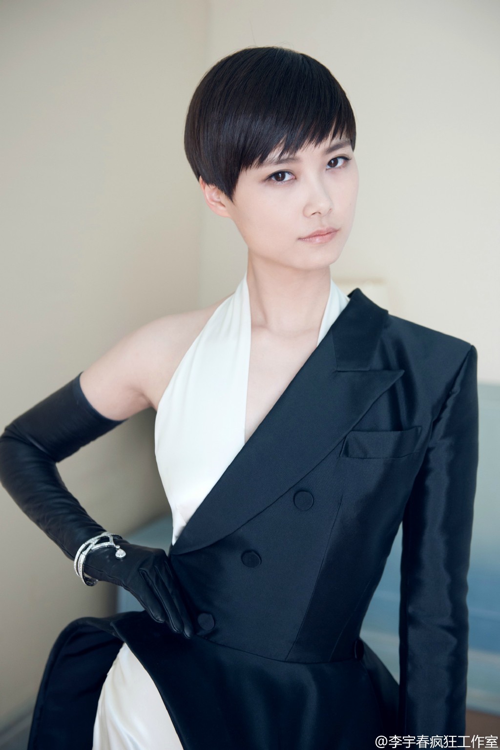  p>李宇春(chris lee),1984年3月10日出生于成都,中国流行女歌手,演员