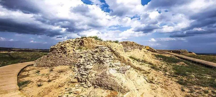 中国最古老哨所：石峁古城4000年高台遗迹，是瞭望哨还是祭坛？_百科TA说