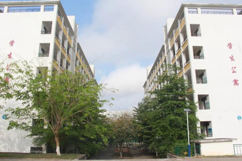 海南省定安县定安中学