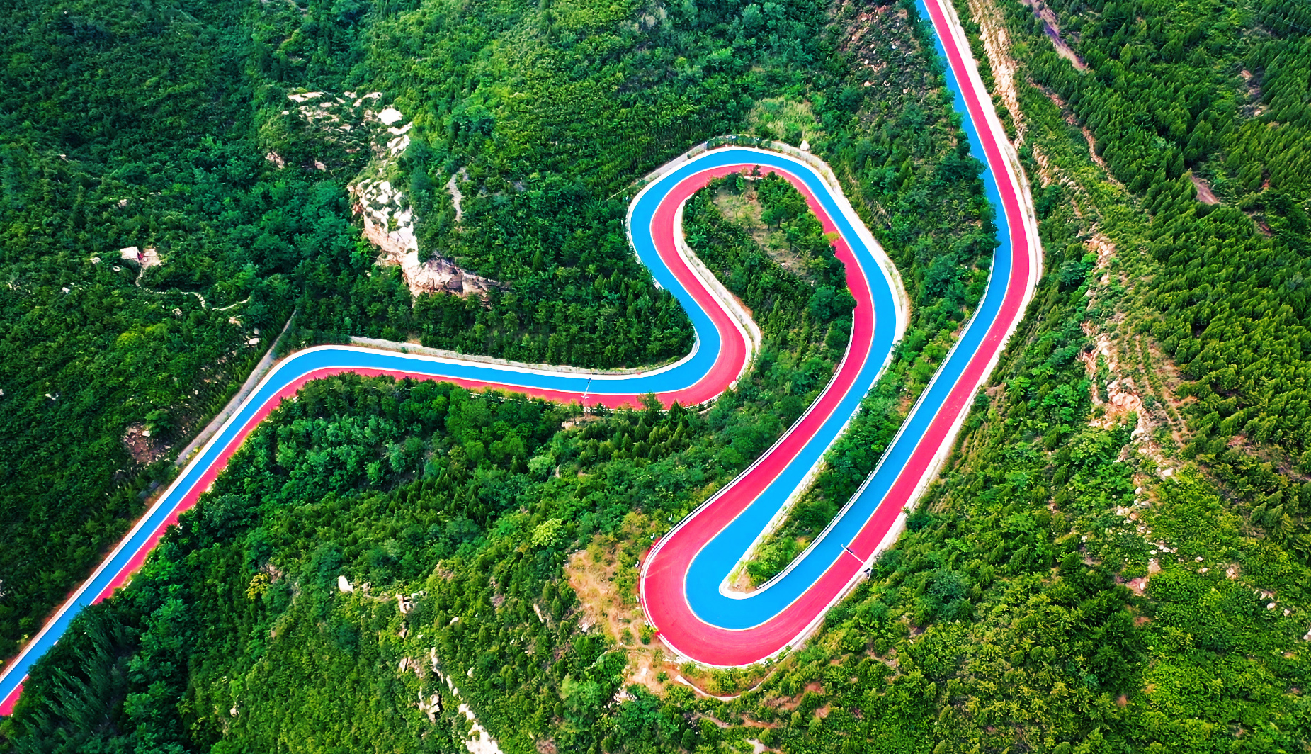  p> a target="_blank" href="/item/太原东西山旅游公路/50908692"