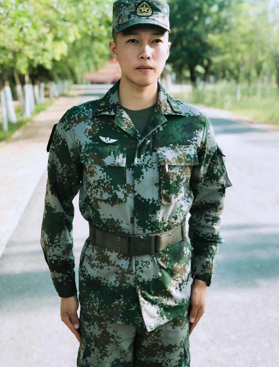  span class="ref" data-ctrid="agtwdyd">杨扬,男,中共党员,退伍军人