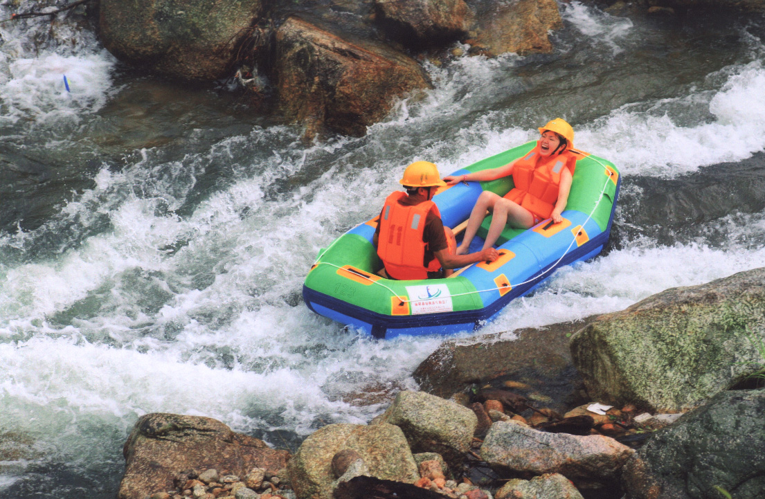奉新县 /a>,景区交通便利,俗称"漂流独家兽,江西仰天峡"距南昌市区仅